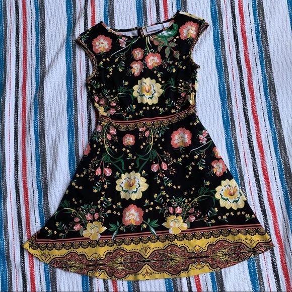 Floral Dress with Pockets - Picture 2 of 5